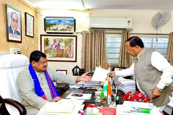 Chhattisgarh News: दिल्‍ली में केंद्रीय मंत्री ओराम से मिले नेताम: प्रधानमंत्री आदर्श ग्राम योजना का 74.69 करोड़ जारी करने का किया अनुरोध