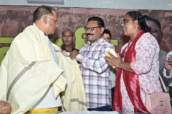 Chhattisgarh News: मुख्यमंत्री की पहल पर न्यूजीलैंड में हो रही प्रतियोगिता में शामिल हुई तलवारबाजी की खिलाड़ी, जीता मेडल Chhattisgarh News: मुख्यमंत्री की पहल पर न्यूजीलैंड में हो रही प्रतियोगिता में शामिल हुई तलवारबाजी की खिलाड़ी, जीता मेडल