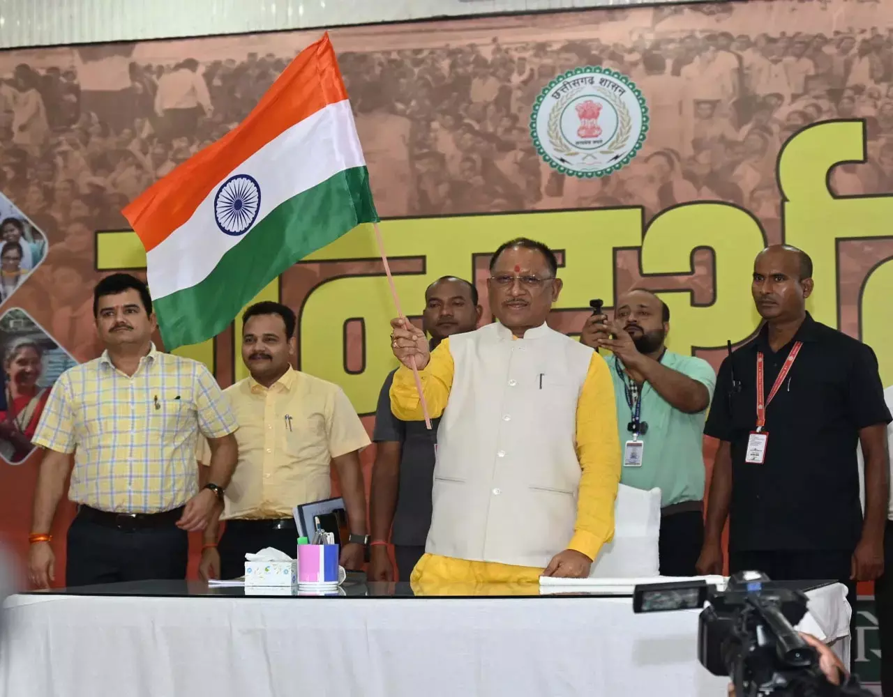 CG News: CM विष्णुदेव साय ने ‘हर घर तिरंगा’ अभियान का किया शुभारंभ CG News: CM विष्णुदेव साय ने ‘हर घर तिरंगा’ अभियान का किया शुभारंभ