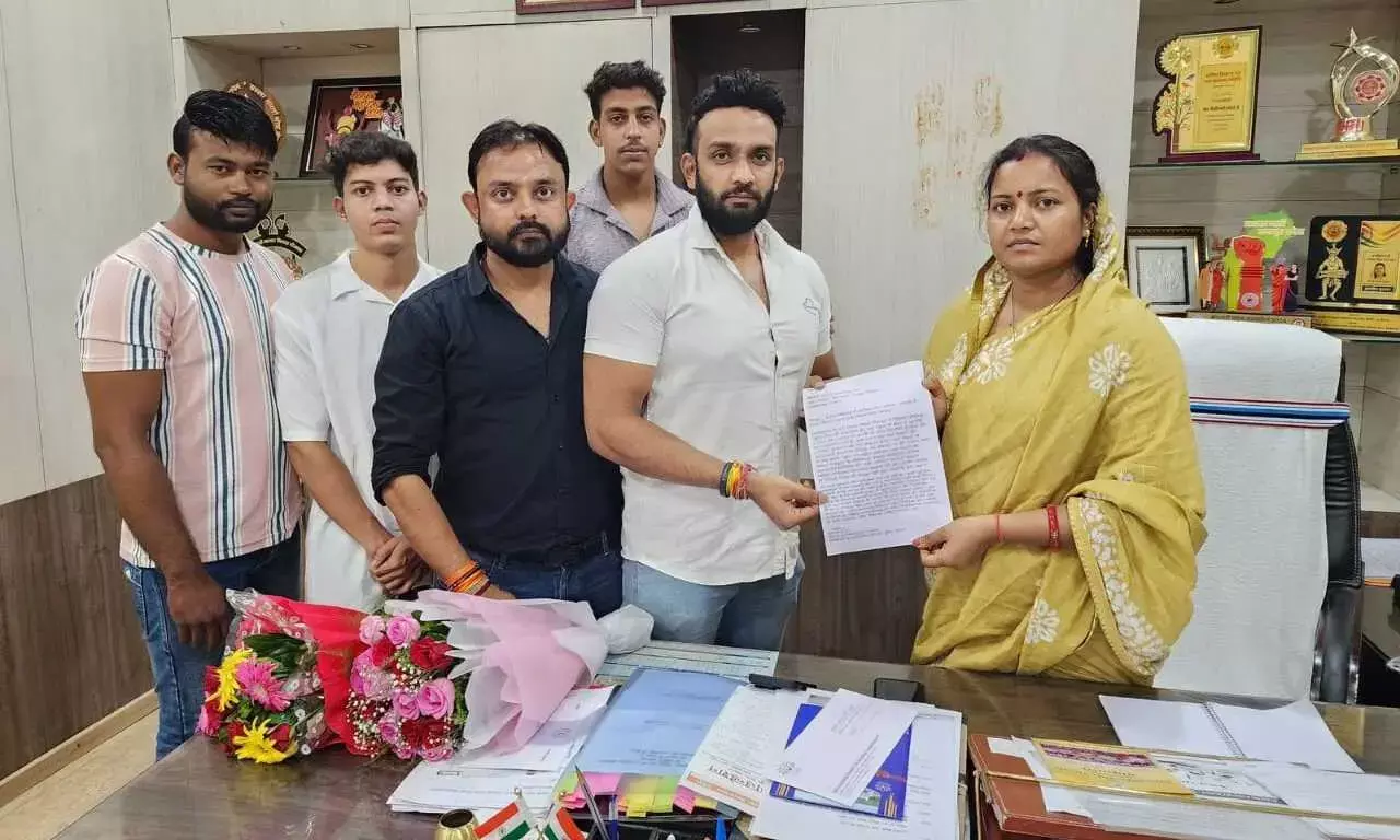 CG: मासूम से दुष्कर्म! बाल संरक्षण आयोग ने लिया संज्ञान, भाजयुमो ने मंत्री लक्ष्मी राजवाडे़ को सौंपा ज्ञापन CG: मासूम से दुष्कर्म! बाल संरक्षण आयोग ने लिया संज्ञान, भाजयुमो ने मंत्री लक्ष्मी राजवाडे़ को सौंपा ज्ञापन