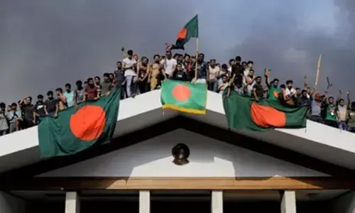 Chhattisgarh News: छत्तीसगढ़ के 600 से अधिक लोग फंसे बांग्लादेश में, सोशल मीडिया के जरिये एक - दूसरे का  बढ़ा रहे हौसला