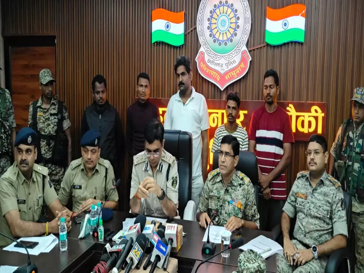 CG मेें नक्सल फंडिंग का बड़ा खुलासाः नक्सलियों के लेव्ही वसूलने वाले 5 सहयोगी गिरफ्तार, 1 करोड वसूली कर माओवादियों तक पहुंचाये...