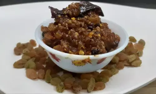 Sweet n Tangy Raisin Chutney Recipe: समोसा हो या कचौड़ी, हर स्नैक्स का बढ़िया साथ देगी किशमिश की खट्टी-मीठी-तीखी चटनी, पढ़िए रेसिपी...