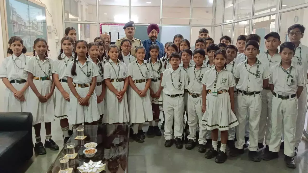 RTE News: गरीब बच्चों की सुध लेने पहली बार कोई एसपी पहुंचा बड़े स्कूल, इस जिले में कलेक्टर, एसपी समेत 117 बनाए गए हैं मेंटर...