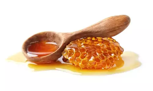 Raw Honey Benefits: सदियों से घर का वैद्य है कच्चा शहद, सर्दी-खांसी में रामबाण, स्किन के लिए भी बेस्ट, बांझपन से भी दे सकता है राहत...
