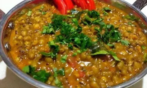 Sabut Moong Dal Khatti Sabzi Recipe: साबुत मूंग की खट्टी सब्जी से खाने का बढ़ाइए स्वाद, डायबिटीज़ पेशेंट्स के लिए बेहद अच्छी...