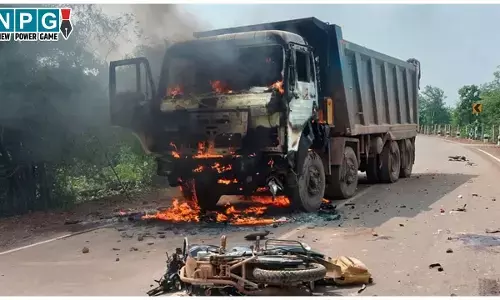 CG Accident News: तेज रफ्तार हाइवा ने स्कूल जा रहे छात्रों को कुचला, दो की मौत, गुस्साए ग्रामीणों ने वाहन में लगा दी आग