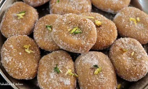 Janmashtami Bhog 2024 : अपने कान्हा को मथुरा के पेड़े का स्वाद दीजिए घर पर, Read Recipe