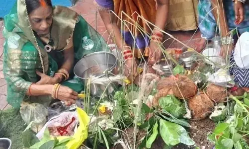 Kamarchath 2024 in Raipur : संतान की रक्षा के लिए माताओं ने की कमरछठ पूजा