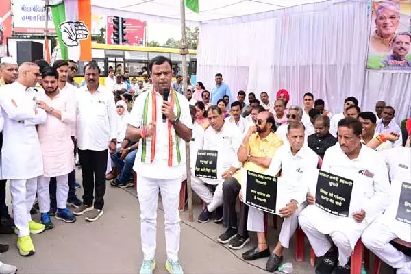 Chhattisgarh News: विधायक की गिरफ्तारी के विरोध में कांग्रेस का प्रदेशभर में प्रदर्शन:  सभी जिला मुख्‍यालयों में चल रहा है आंदोलन