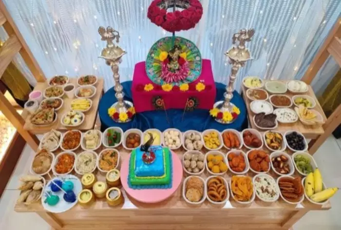 Lord Krishna Chappan Bhog :  कब बनाया था मां यशोदा ने कान्हा के लिए छप्पन भोग ... जानिए छप्पन भोग के पीछे मान्यता और क्या-क्या होता है शामिल