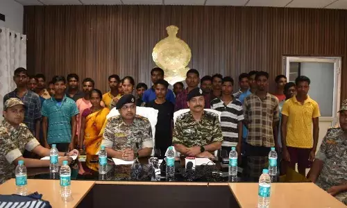 CG: 29 लाख के इनामी सहित 25 नक्सलियों ने किया सरेंडर, कई बड़ी घटनाओं में थे शामिल, शासन की योजनाओं से थे प्रभावित