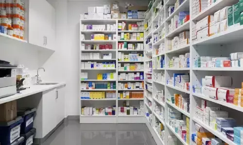 Jashpur News: 7 मेडिकल स्टोर में छापा, 3 दुकाने सील, 12वीं पास चला रहा था दुकान...