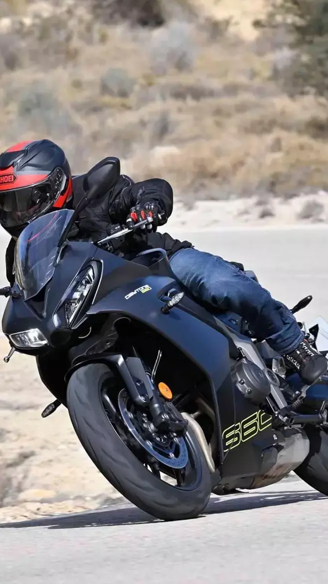 पावरफुल इंजन... स्टाइलिश लुक! भारत में लॉन्च हुई Triumph Daytona 660 धांसू स्पोर्ट बाइक...