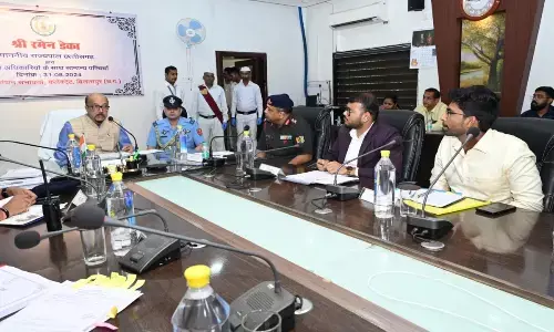 राज्यपाल ने बिलासपुर जिले में विकास एवं अन्य गतिविधियों पर अधिकारियों की ली बैठक...