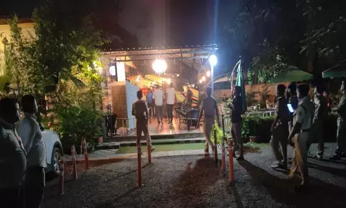 Raipur News: TI और पुलिस अधिकारियों को फील्ड में निकालने एसपी खुद रात में सड़क पर उतरे, देर रात तक खुलने वाले रेस्टोरेंट, होटलों में कार्रवाई...