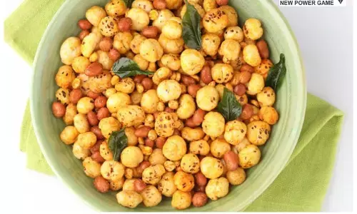 Makhana Chana Crunch Recipe: आपकी शाम के लिए एक टेस्टी और प्रोटीन - कैल्शियम से भरा नाश्ता मखाना चना क्रंच, पढ़िए रेसिपी...