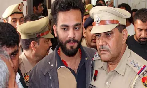 Elvish Yadav ED Raid: यूट्यूब एल्विश यादव की बढ़ी मुश्किलें, सांप का जहर सप्लाई करने के मामले में ED करेगी पूछताछ