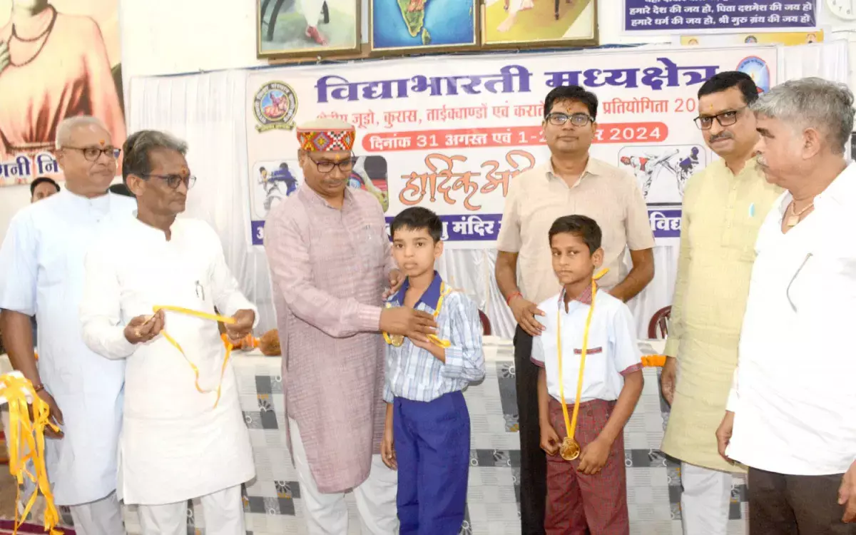 OP Choudhary: शिक्षा के साथ ही खेलकूद से निखरती है प्रतिभा, खेलकूद प्रतियोगिता के समापन कार्यक्रम में हुए शामिल मंत्री ओपी चौधरी...