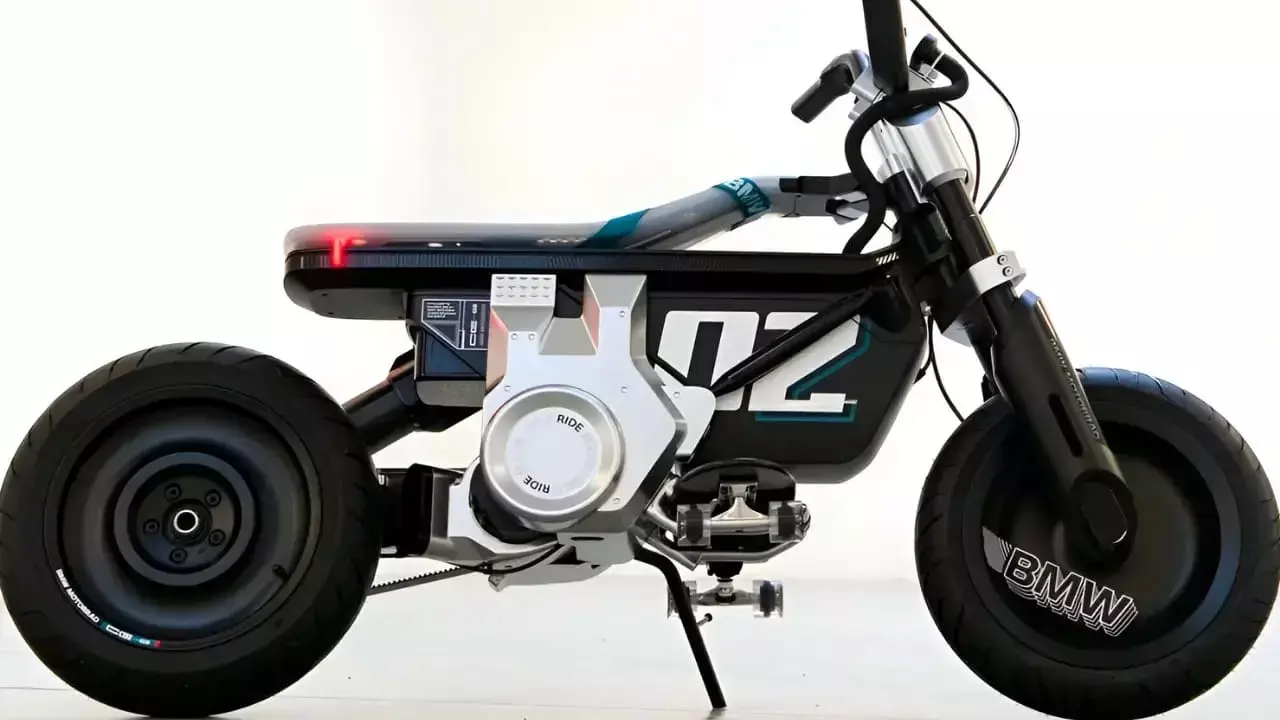 BMW CE 02 Electric Scooter Teased: भारत में लॉन्च से पहले BMW CE 02 इलेक्ट्रिक स्कूटर का टीज़र हुआ जारी, जानें फीचर्स और संभावित कीमत...