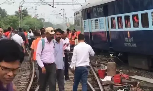 Jabalpur Train Accident: रेल हादसा...ओवरनाइट एक्सप्रेस ट्रेन के डिब्बे पटरी से उतरे, रेस्क्यू ऑपरेशन जारी