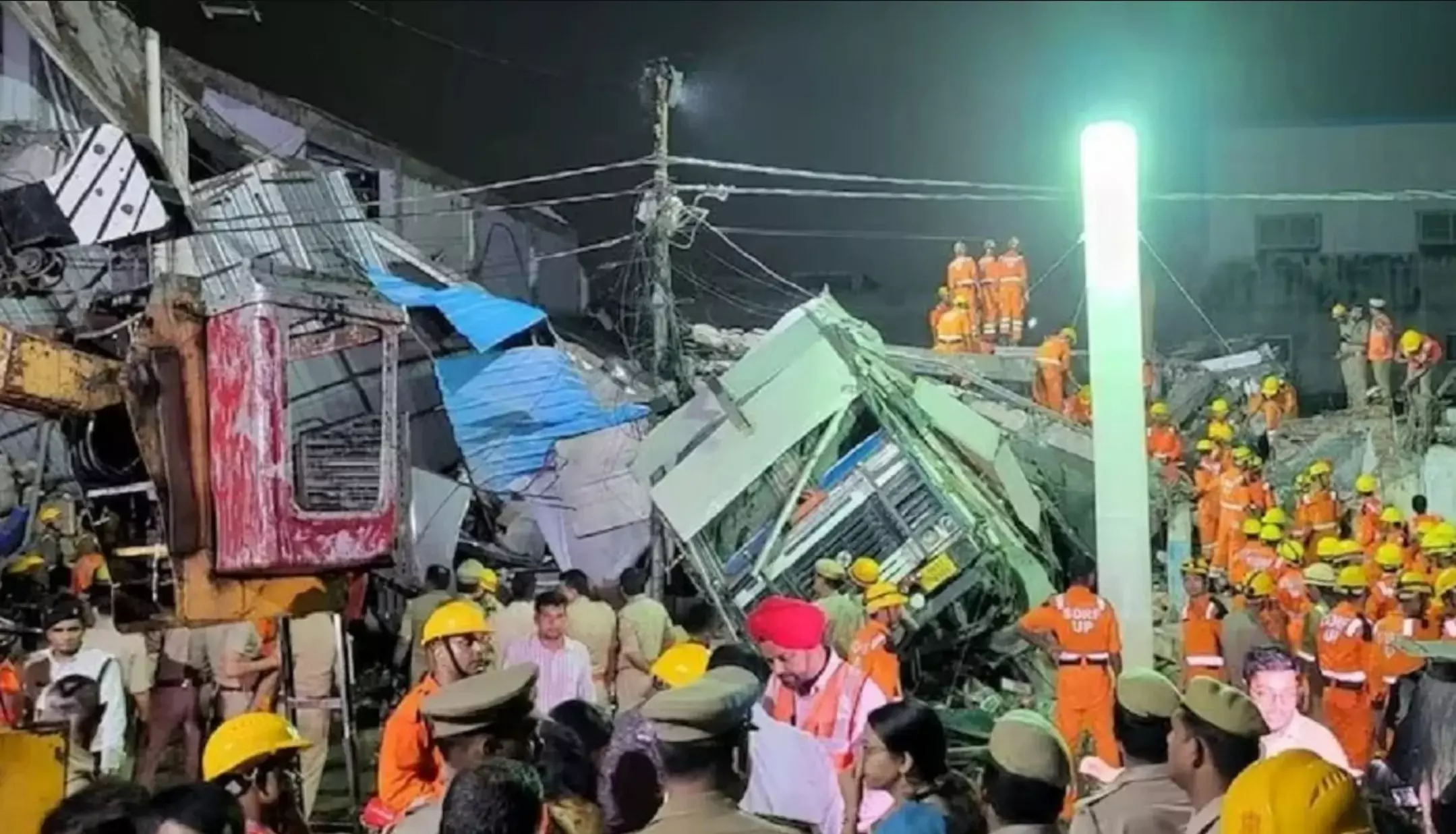 Lucknow Building Collapse: लखनऊ के ट्रांसपोर्ट नगर में तीन मंजिला इमारत धवस्त, कारोबारी समेत 8 की मौत, 27 घायल, बचाव कार्य जारी