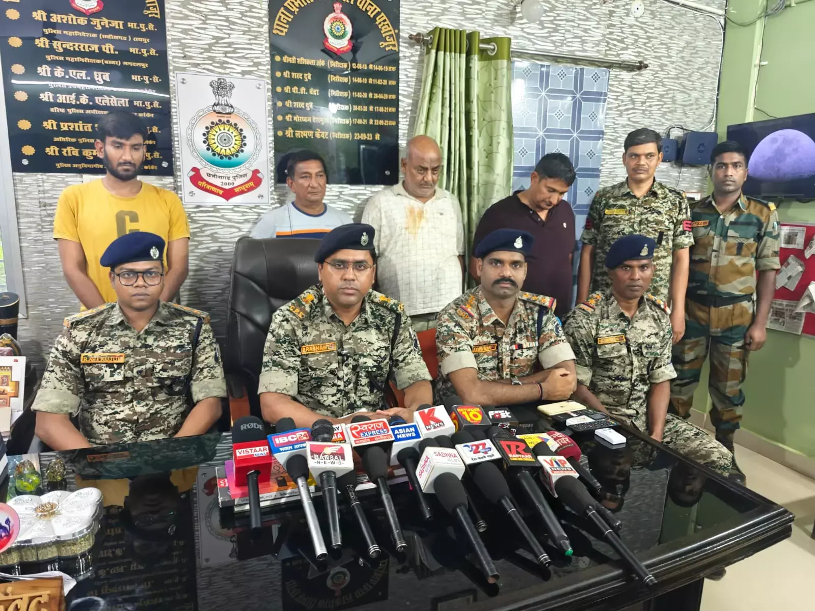 CG: ठगी के लिए खोला नमक की फैक्ट्री और किसानों को लगाया जमकर चूना... पोटाश बताकर बेचने वाला गिरोह पकड़ाया      नमक को पोटाश बताकर बेचने वाला गिरोह पकड़ाया