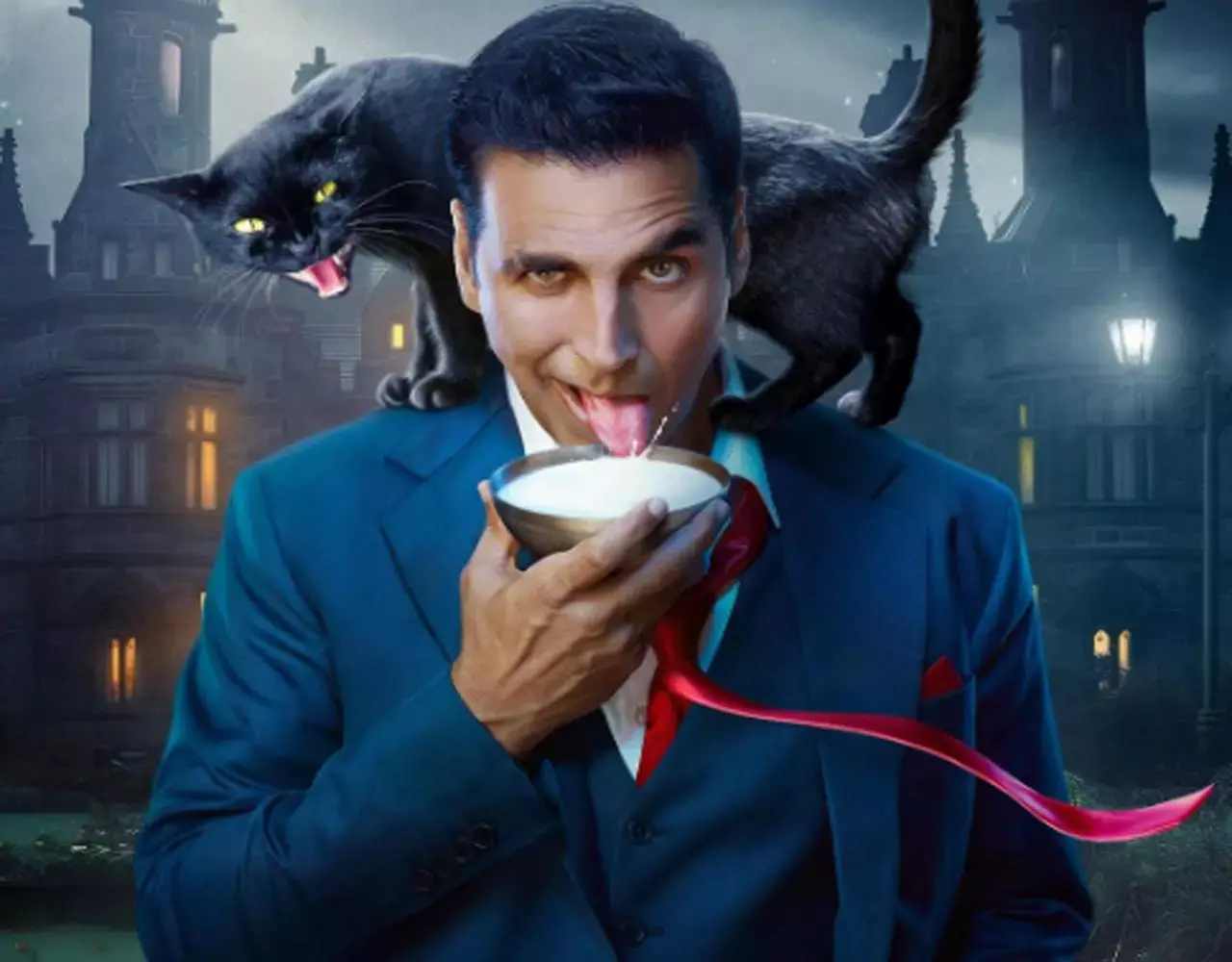 Akshay Kumar: अलग अंदाज में दिखे अक्षय कुमार, भूतिया हवेली, कंधे पर ब्लैक कैट… फैंस बोले- स्त्री 2 के... Akshay Kumar: अलग अंदाज में दिखे अक्षय कुमार, भूतिया हवेली, कंधे पर ब्लैक कैट… फैंस बोले- स्त्री 2 के...
