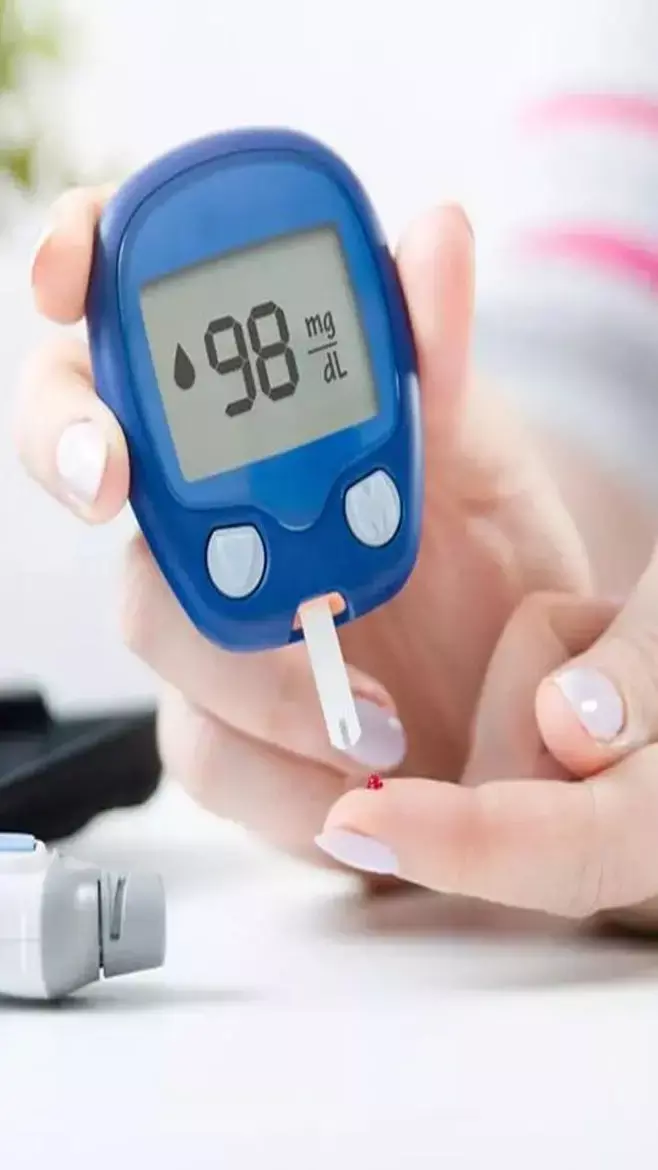 Methi Dana Pani Ke Fayde: डायबिटीज़ कंट्रोल का अचूक उपाय है मेथी दाने का पानी, जानिए सुबह खाली पेट इसके सेवन के ये खास फायदे...