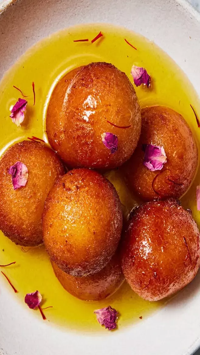 Gulab Jamun Recipe: अब इस रेसिपी से जीत लेंगे सबका दिल, बनाइए आटे से बने गुलाब जामुन, जानिए...