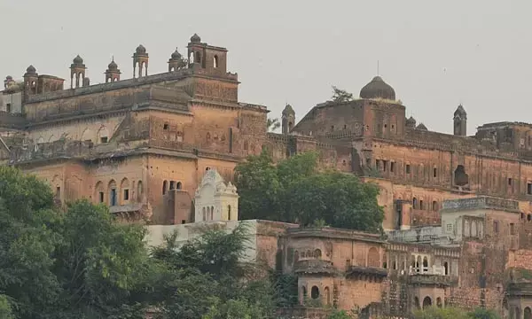 Datia Fort Wall Collapse: 400 साल पुराने किले की दीवार ढही, मलबे में दबकर 7 लोगों की मौत, 2 घायल