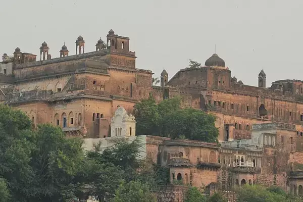 Datia Fort Wall Collapse: 400 साल पुराने किले की दीवार ढही, मलबे में दबकर 7 लोगों की मौत, 2 घायल