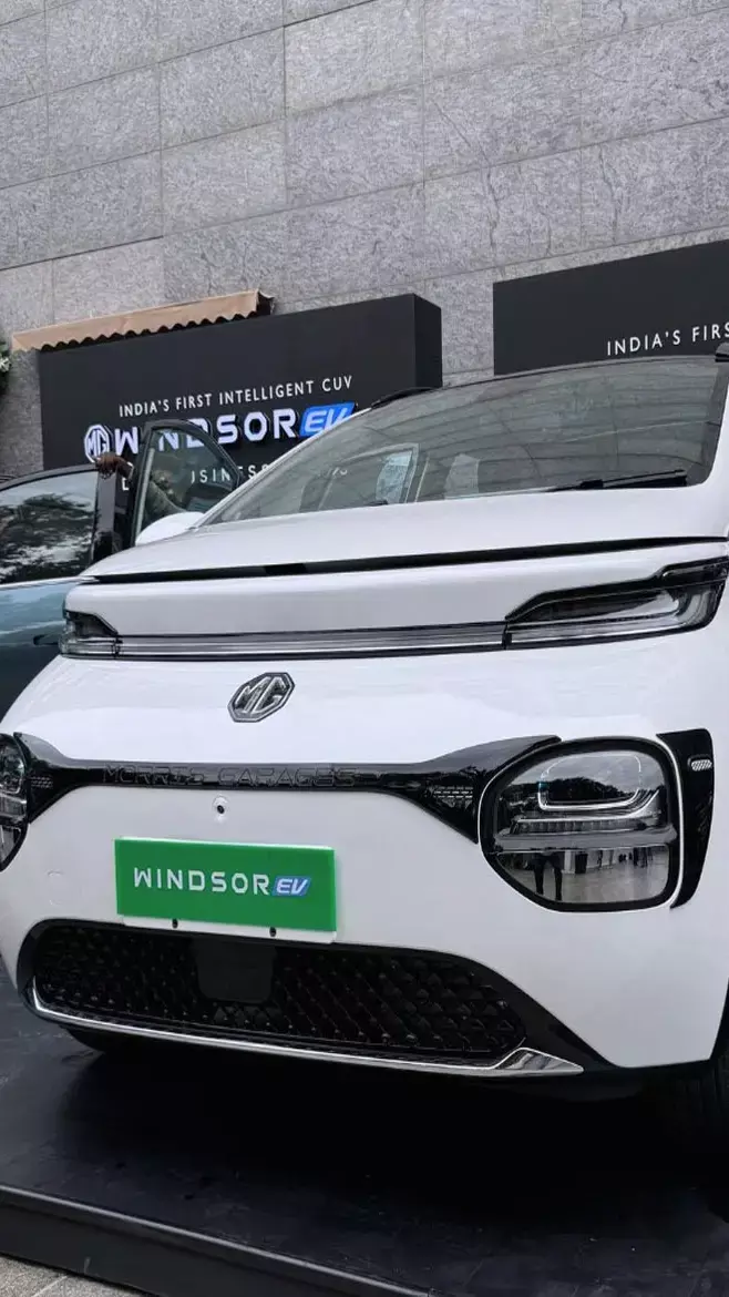 ​MG ने ₹10 लाख से कम में उतारी धांसू इलेक्ट्रिक कार! 331km रेंज, 6 एयरबैग, और भी बहुत कुछ...