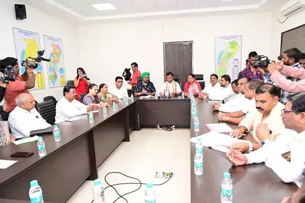 Chhattisgarh News: CG कार्यकारिणी की बैठक: कांग्रेस ने किया बड़े आंदोलन का ऐलान, बीजेपी ने दी सलाह-  निकालो माफी यात्रा