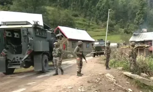Kishtwar Encounter News: पीएम मोदी की रैली से पहले जम्मू-कश्मीर में आतंकी मुठभेड़, सेना के 2 जवान शहीद, दो घायल