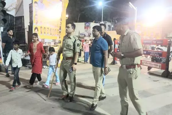 CG News: देर रात गणेश पंडालों की सुरक्षा व्यवस्था देखने निकले SSP रायपुर, ट्रैफिक और डीजे को लेकर दिए निर्देश