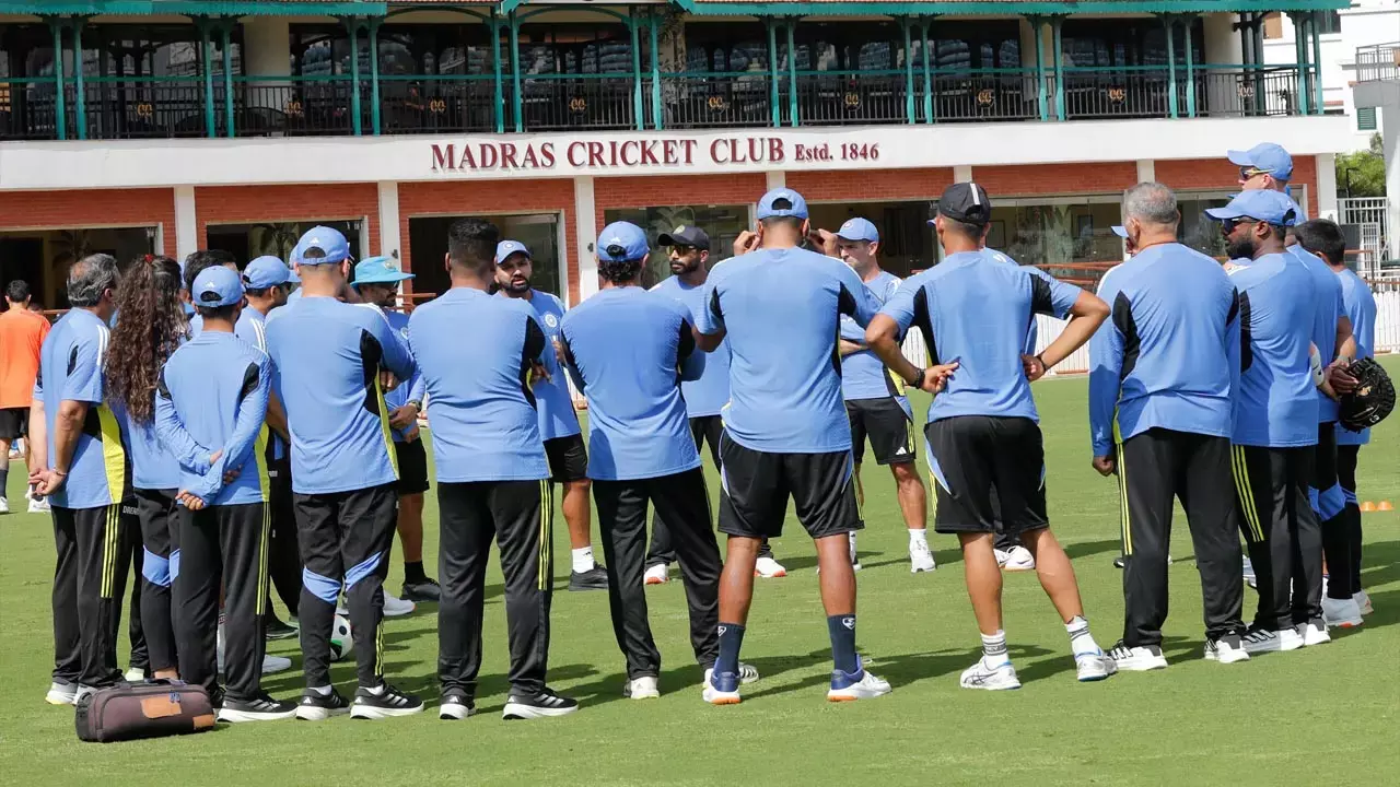 IND vs BAN: टेस्ट सीरीज से पहले टीम इंडिया के साथ जुड़ा नया बॉलिंग कोच, बांग्लादेश की अब बढ़ी मुश्किलें...