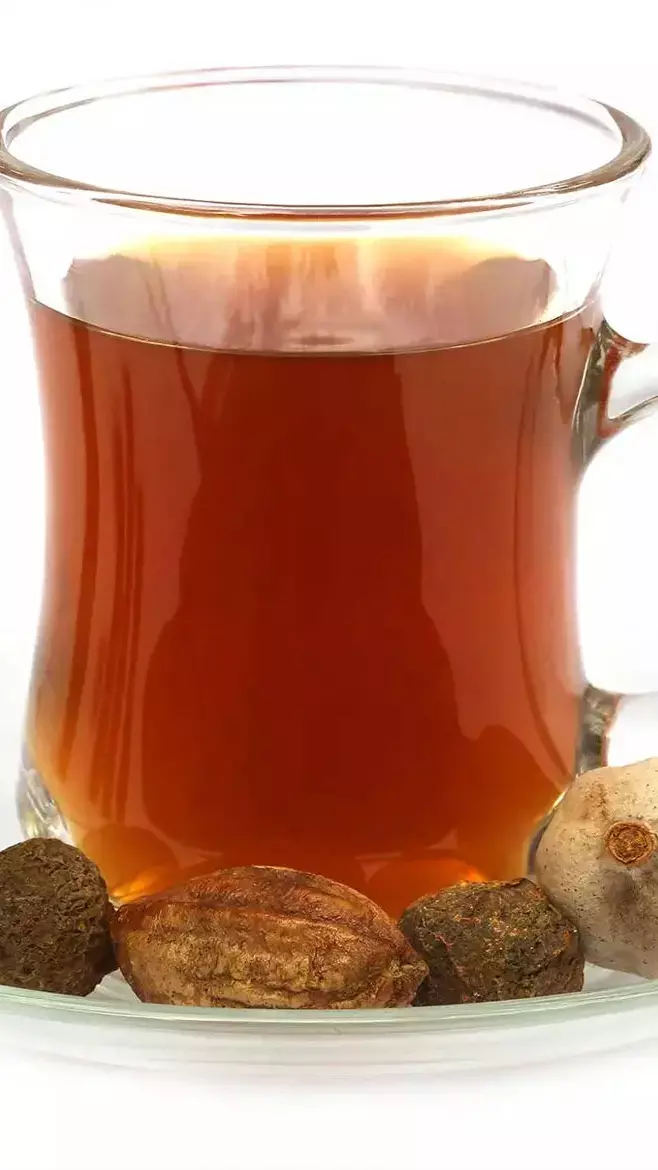 Triphala Pani ke Fayde: सुबह खाली पेट त्रिफला के पानी का सेवन करने से मिलेंगे ये कमाल के फायदे