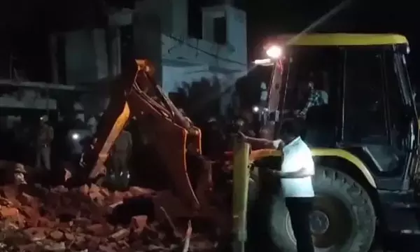 Firozabad Blast News: पटाखा फैक्ट्री में ब्लास्ट, बच्चों समेत 5 लोगों की मौत, कई घायल, 10 से ज्यादा मकान ढहे