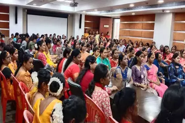Chhattisgarh News: छत्तीसगढ़ी व्यंजनों से महका इंद्रावती भवन: हल्दी, कुमकुम और बिंदिया से हुआ स्‍वागत, ज‍ानिये क्‍या है मामला