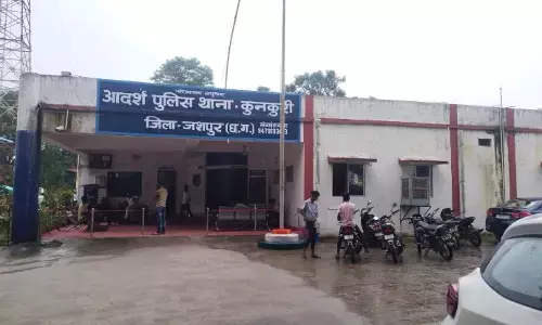 Jashpur News: नाबालिग लड़के से महिला ने किया शारीरिक शोषण, पुलिस ने हरियाणा से महिला को किया गिरफ्तार...