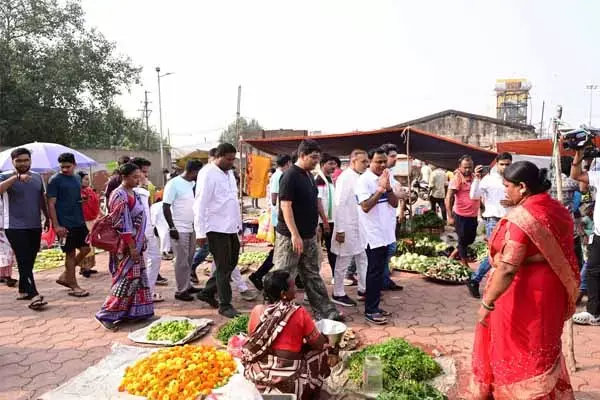 Chhattisgarh Band: कांग्रेस के छत्‍तीसगढ़ बंद का मिलाजुला असर: राजधानी में प्रदेश अध्‍यक्ष निकले दुकानें बंद कराने...