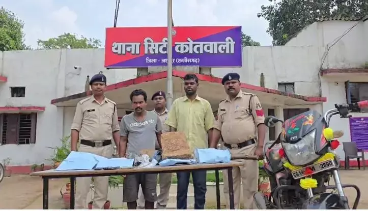 Jashpur: दुष्कर्म के बाद महिला की हत्या, पुलिस से बचने शव को फेंक दिये खाई में, दो आरोपियों को पुलिस ने किया गिरफ्तार