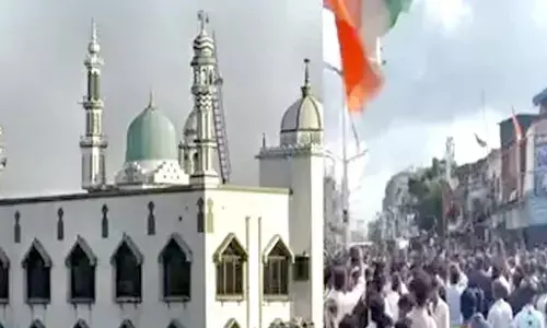 BMC Action Dharavi Masjid Row: मुंबई के धारावी में अवैध मस्जिद तोड़ने पर बवाल! BMC टीम पर हमला