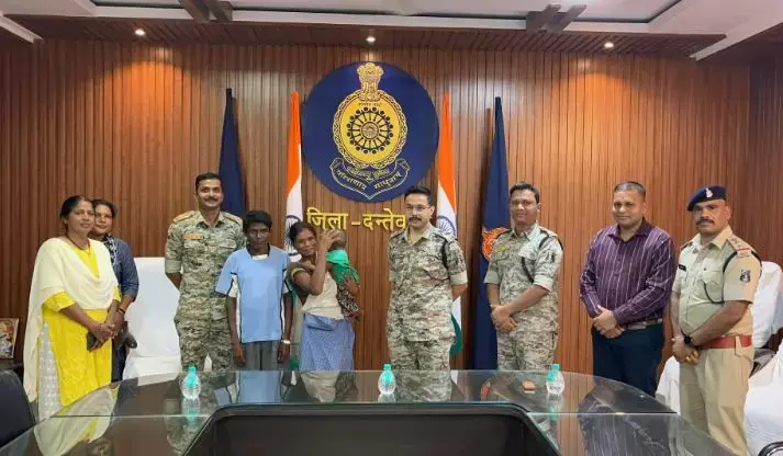 Dantewada News: 6 माह के मासूम का अपहरण, पुलिस ने तलाश कर परिजनों को सौंपा...