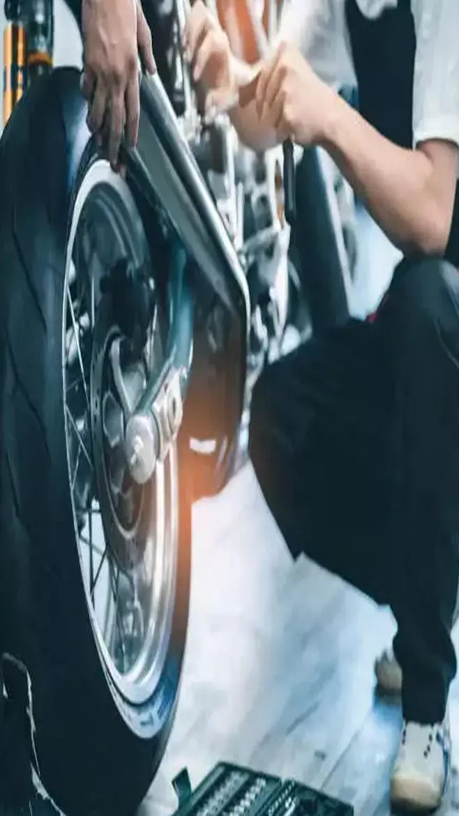 बिना खर्च के कराएं Bike सर्विस, जानें ये आसान और चौंकाने वाली ट्रिक!...