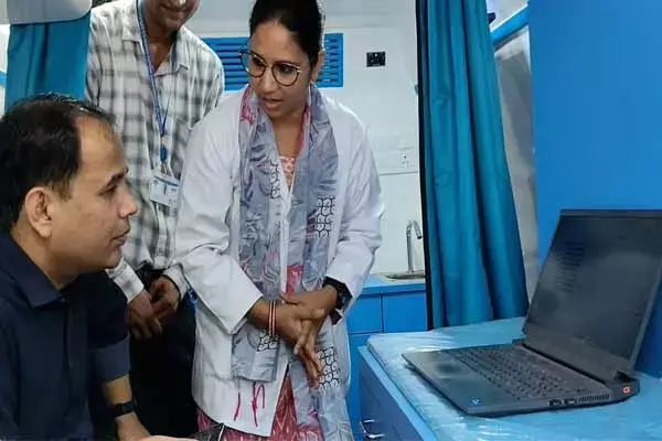Raipur News: कलेक्टर ने ए-आई तकनीक से कराई टीबी के पहचान की जांच, तुरंत मिला रिपोर्ट, जानिए...