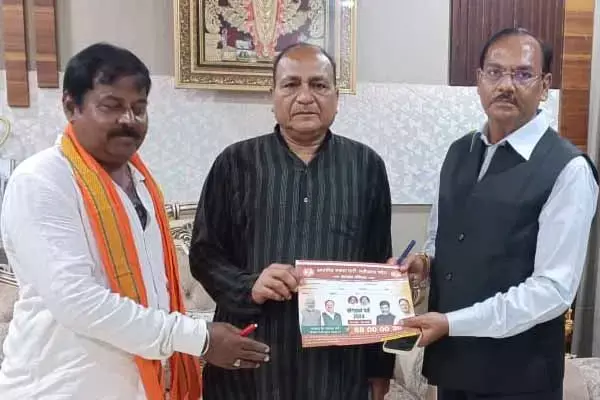 Ashok Kumar Agrawal: सेवानिवृत्‍त IAS अशोक अग्रवाल ने ज्‍वाइन की बीजेपी: छगन मुंदडा ने दिलाई सदस्‍यता