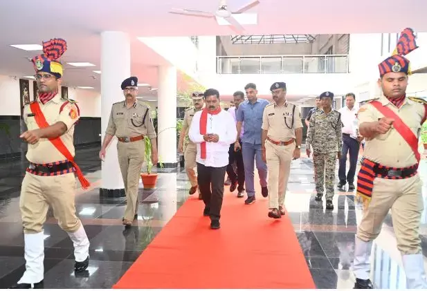 CG News: डिप्टी CM विजय शर्मा ने राज्य साइबर फॉरेंसिक लैब का किया निरीक्षण, बोले-साइबर अपराधों के रोकथाम के लिए व्यापक जन जागरूकता अभियान चलाये
