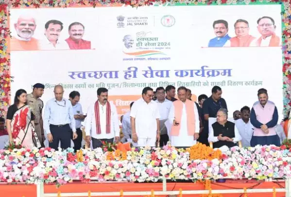 Rajnandgaon News: मुख्यमंत्री व केन्द्रीय जल शक्ति मंत्री ने राजनांदगांव में स्वच्छता की दिशा में किये जा रहे कार्यों की प्रशंसा की...